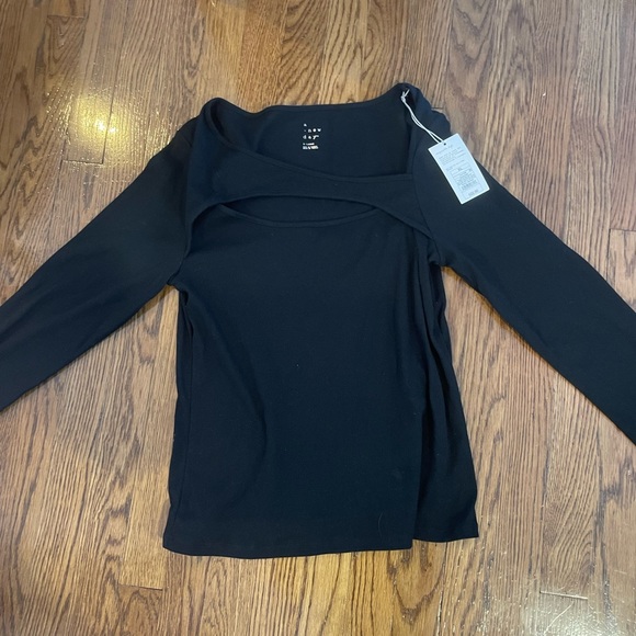 Brand new target long sleeve shirt with cut out size XL - Picture 3 of 3